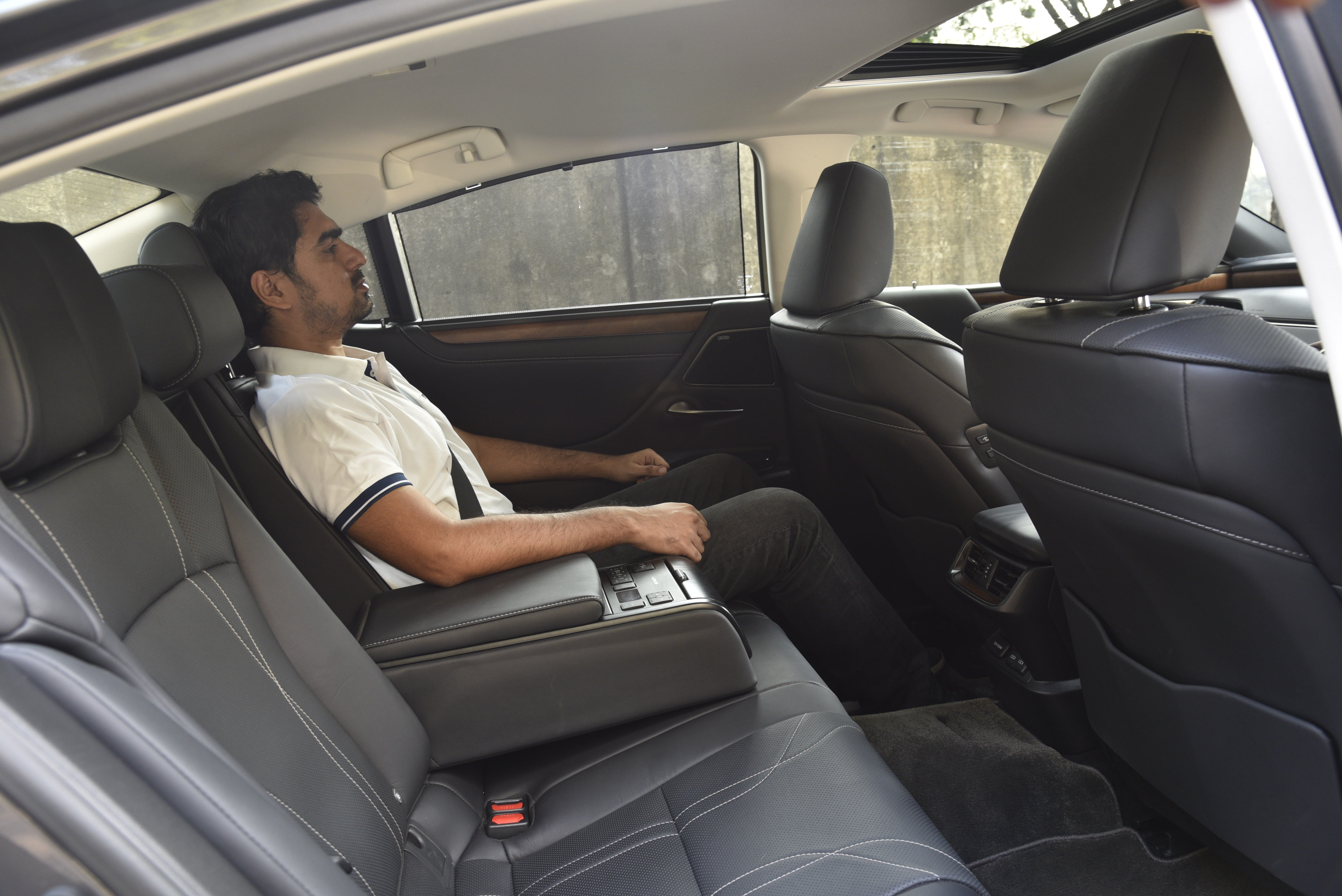 Lexus ES Second Row Seats Image – ES Photos in India | Autocar India