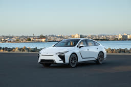 Lexus ES Front Right Three Quarter