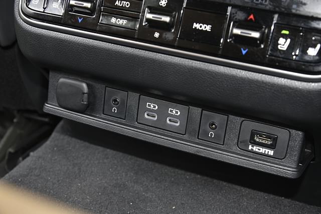 12v Power Outlets Image - 11594