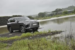 Lexus Lx Front Right Three Quarter