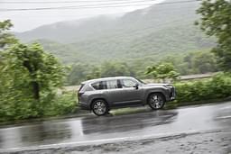 Lexus Lx Front Right Three Quarter