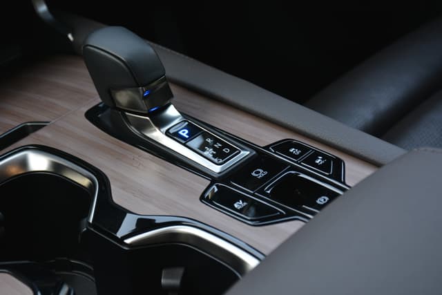 Elevating Gear Knob Image - 4388