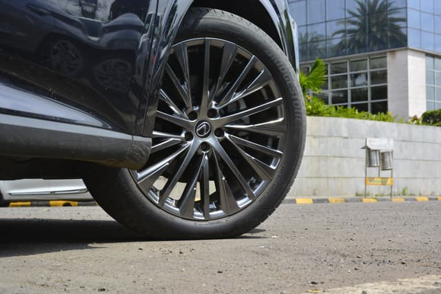 Alloy Wheels Image - 4444