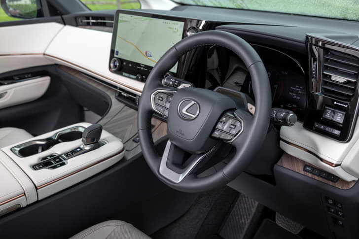 Lexus Lm Dashboard