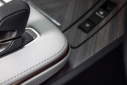 Lexus Lm Gear Box