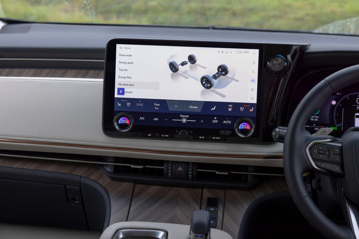 Lexus Lm Dashboard