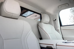 Lexus Lm Color White