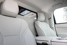 Lexus Lm Color White