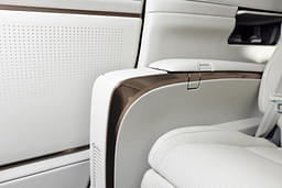 Lexus Lm Color White