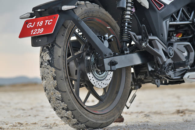 Rear Right Three Quarter Image - 38554