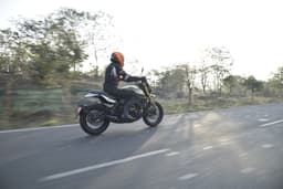 Moto Morini Seiemmezzo Front Right Three Quarter