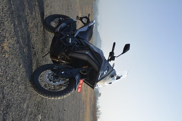 Front Right Three Quarter Image - 25376