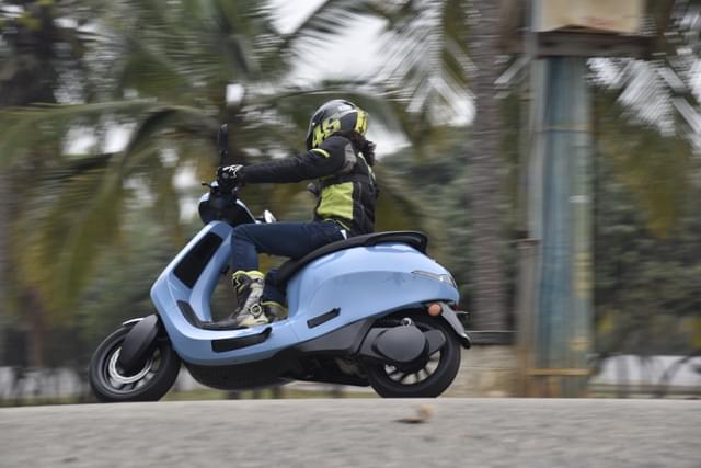 Front Right Three Quarter Image - 25512