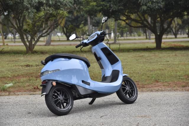 Front Right Three Quarter Image - 25600