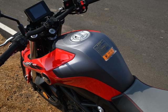 Closed Fuel Lid Image - 25501