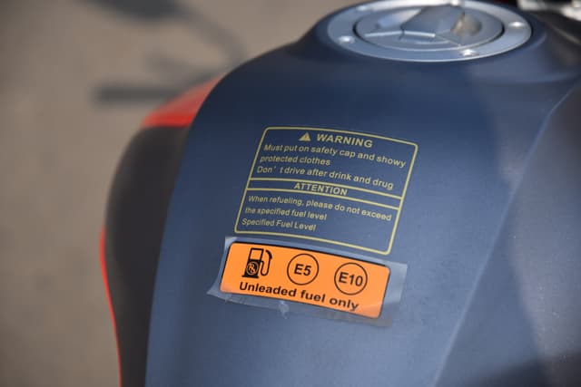 Closed Fuel Lid Image - 25527