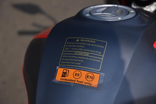 Closed Fuel Lid Image - 25531