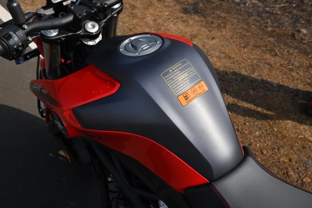 Closed Fuel Lid Image - 25564