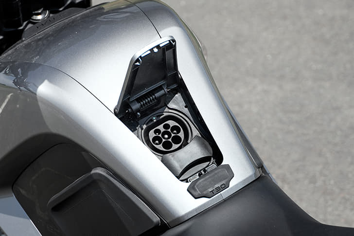 Raptee.hv T30 Open Fuel Lid