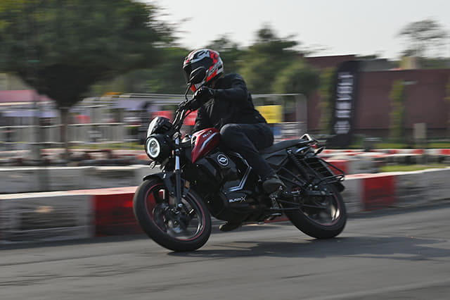 Front Left Three Quarter Image - 31304