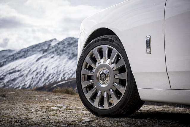 Alloy Wheels Image - 3927