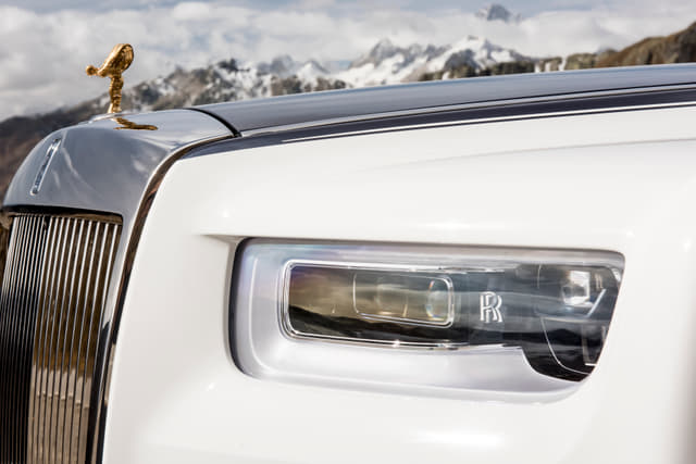 Headlight Image - 3942