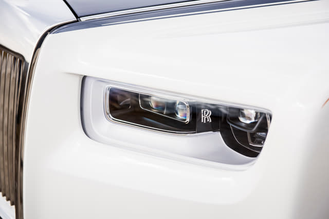 Headlight Image - 3945