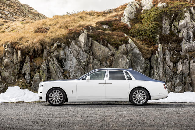 Alloy Wheels Image - 3983