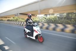 Simple Energy One Front Right Three Quarter