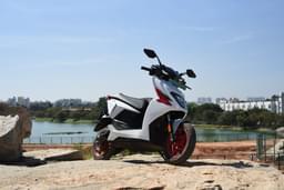 Simple Energy One Front Right Three Quarter