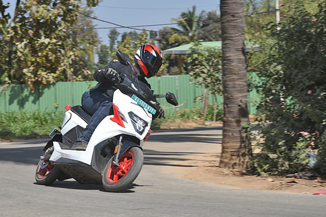 Front Right Three Quarter Image - 31219