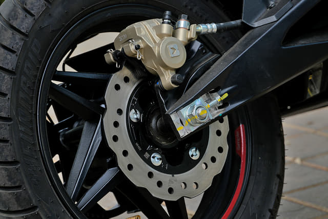 Color Black, Silver, Gold