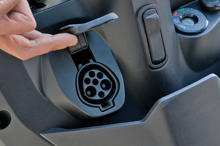 Simple Energy Simple One Charging Ports