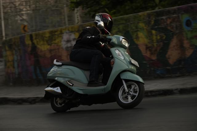 Front Left Three Quarter Image - 27560