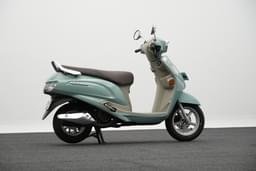 Suzuki Access 125 Front Right Three Quarter