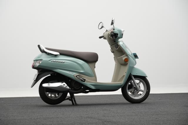 Front Right Three Quarter Image - 27595