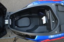 Suzuki Avenis Boot Open