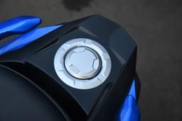 Suzuki Avenis Color Blue