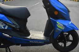 Suzuki Avenis Front Right Three Quarter