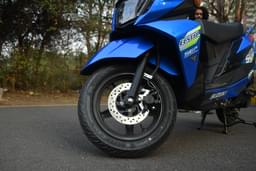 Suzuki Avenis Front Right Three Quarter