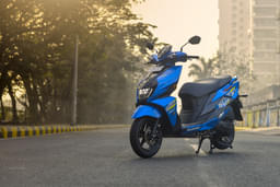 Suzuki Avenis Front Right Three Quarter