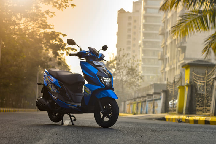 Suzuki Avenis Images