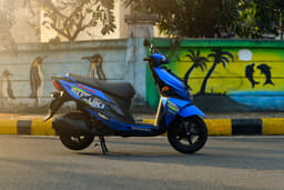 Suzuki Avenis Front View