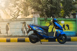 Suzuki Avenis Front Right Three Quarter