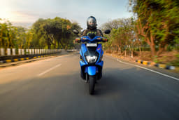 Suzuki Avenis Front View