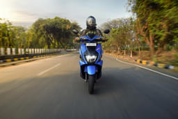 Suzuki Avenis Front View