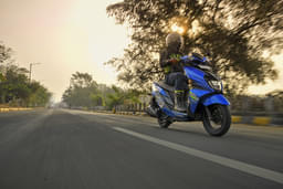 Suzuki Avenis Front Left Three Quarter