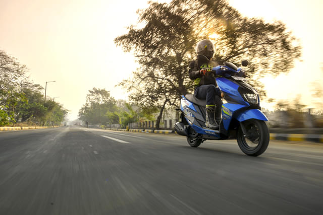 Front Left Three Quarter Image - 27995