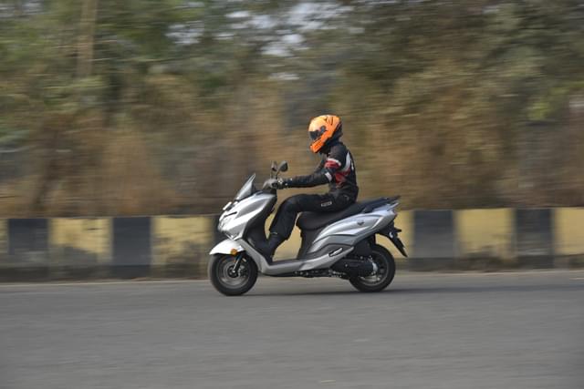 Front Right Three Quarter Image - 27601