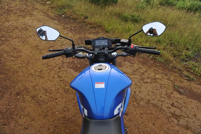 Closed Fuel Lid Image - 27612